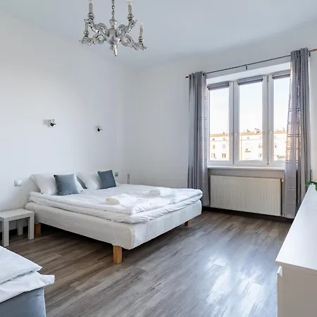 Appartement Officers Quarters By Bookinghost *